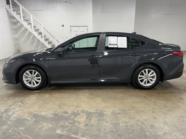 2025 Toyota Camry LE photo 4