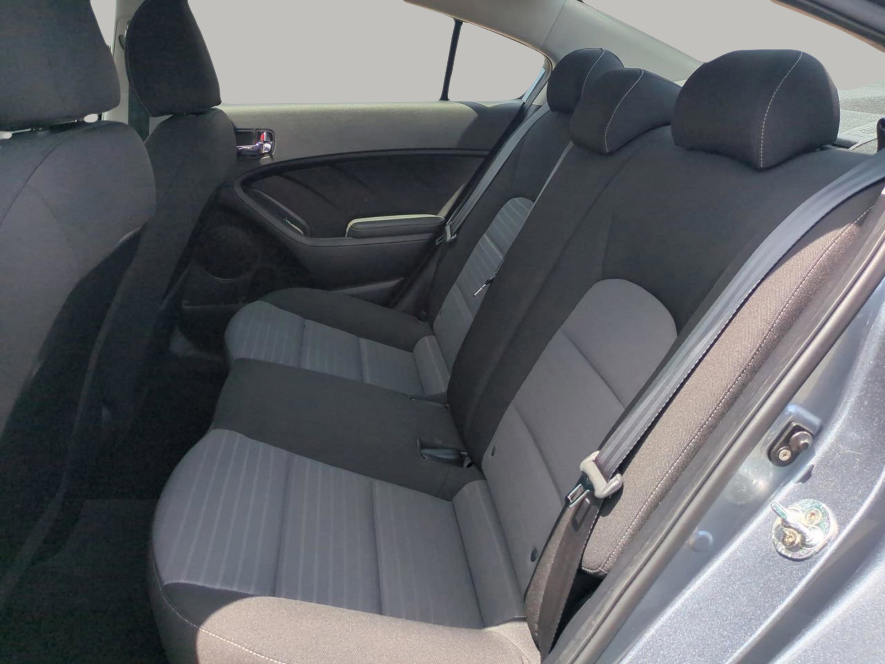 2017 Kia Forte S photo 9