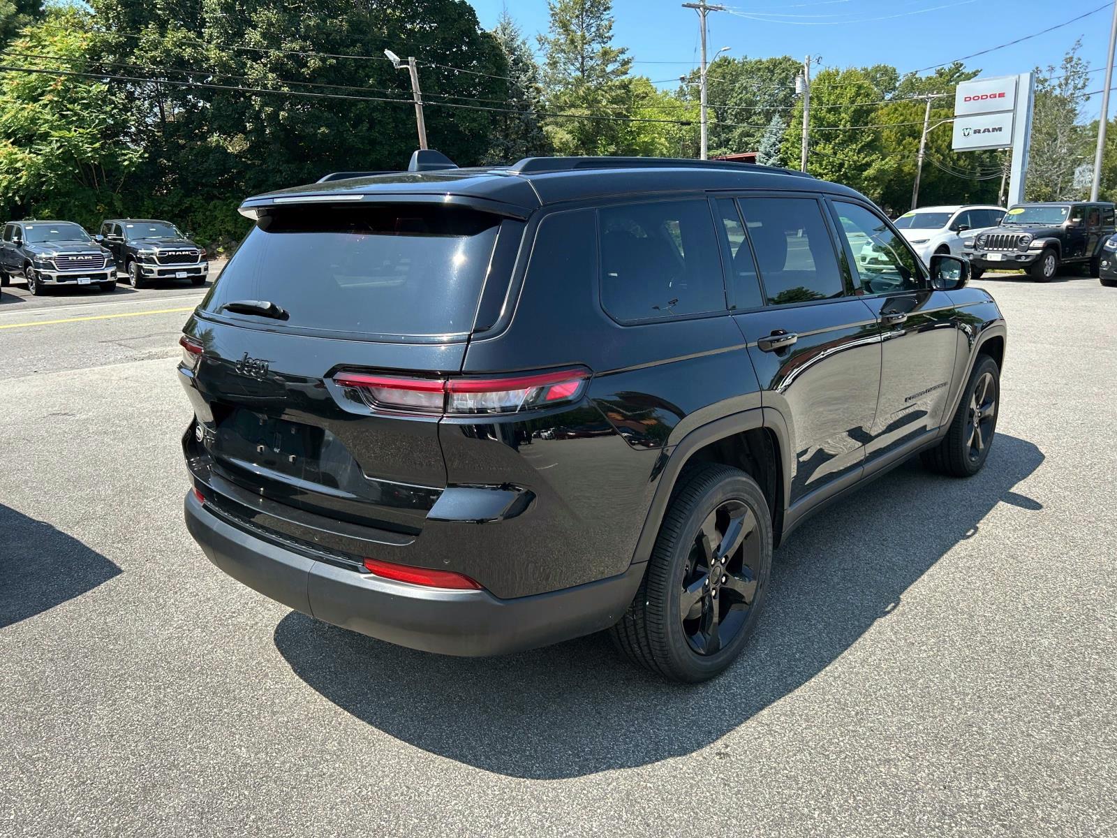 2023 Jeep Grand Cherokee Altitude photo 4