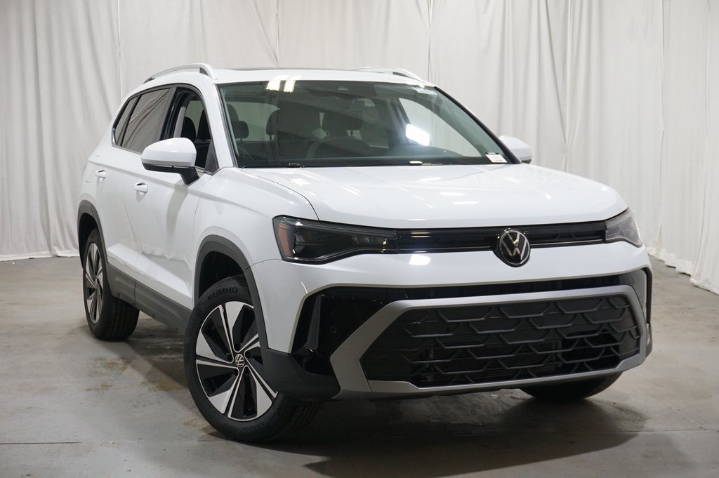 2025 Volkswagen Taos SE photo 2