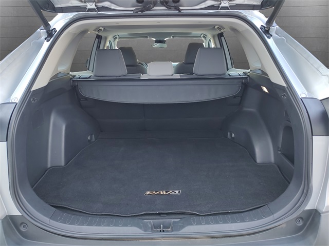 2022 Toyota RAV4 Hybrid XLE photo 32