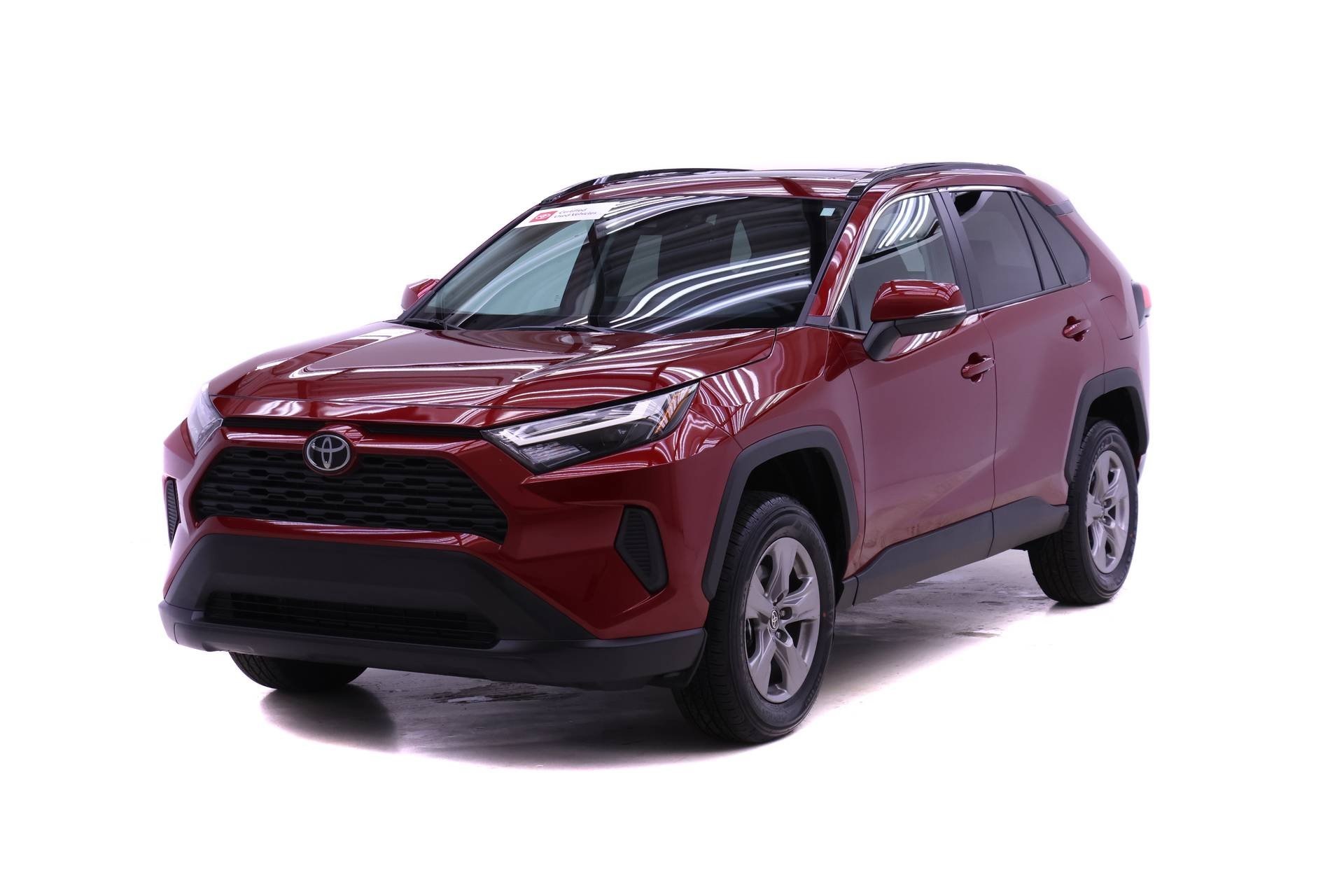 2025 Toyota RAV4 XLE's photo