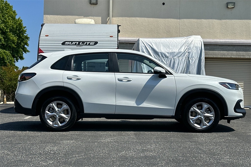 2025 Honda HR-V LX photo 3