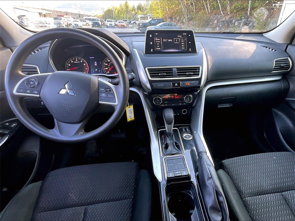 2020 Mitsubishi Eclipse Cross LE photo 21