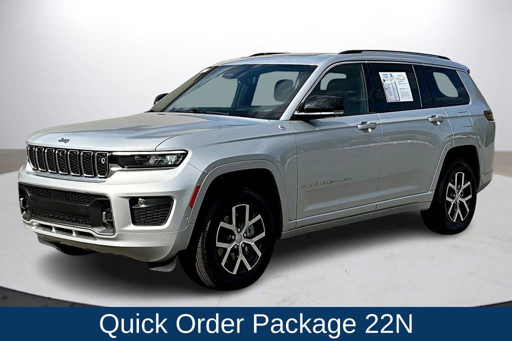 2022 Jeep Grand Cherokee Overland photo 2