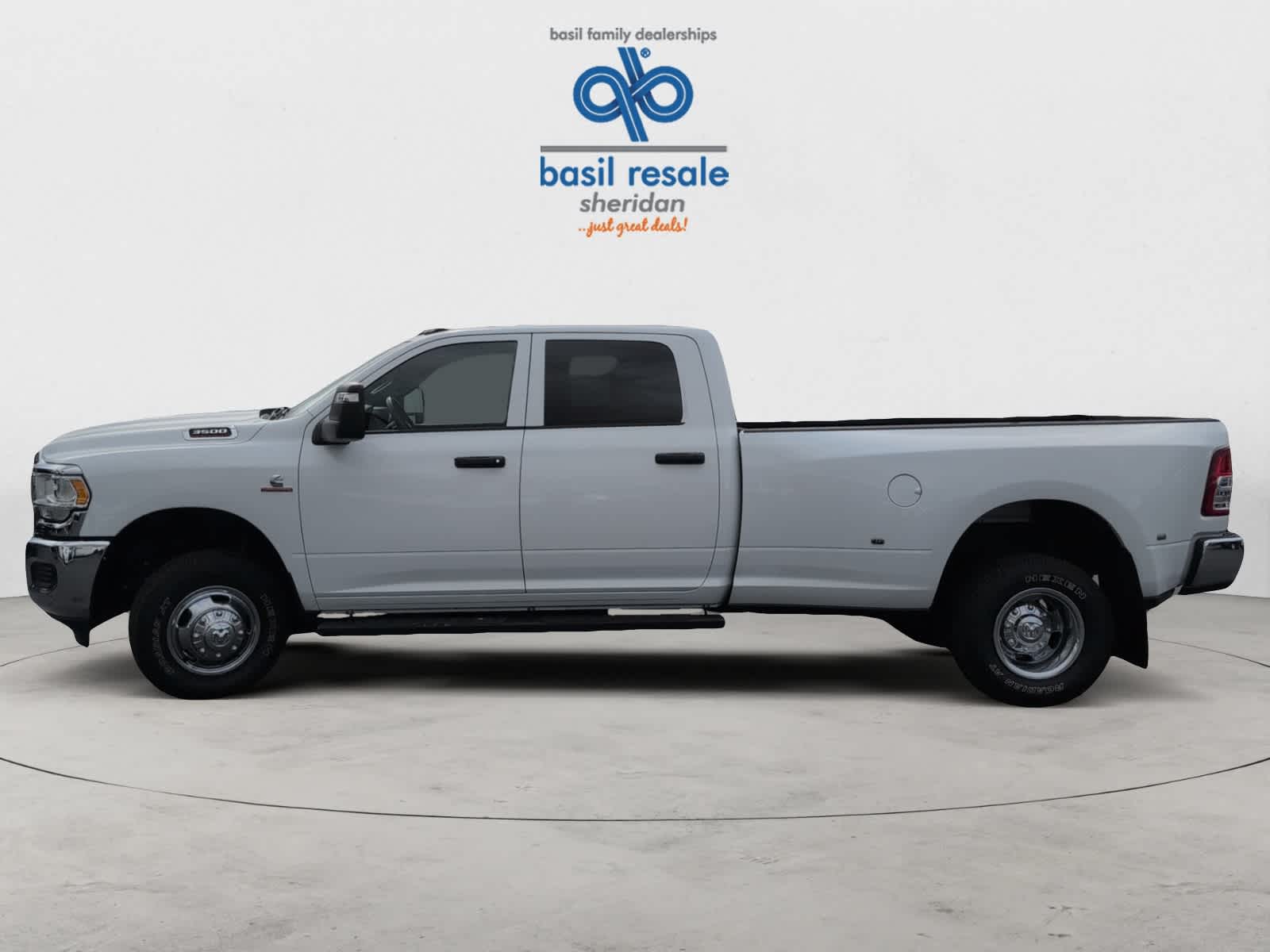 2024 Ram 3500 Tradesman photo 3