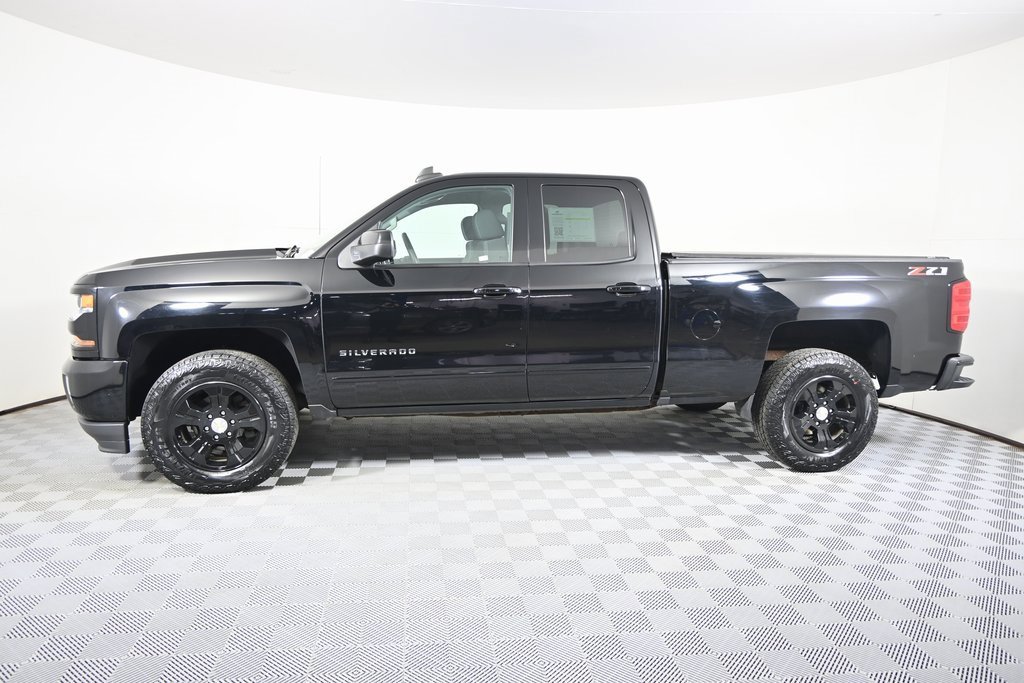 Used 2018 Chevrolet Silverado 1500 LT with VIN 1GCVKREC2JZ208966 for sale in Forest Lake, Minnesota