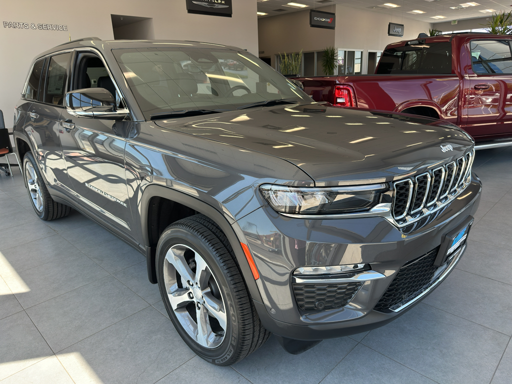 2025 Jeep Grand Cherokee Limited photo 2