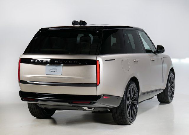 2025 Land Rover Range Rover SE photo 2