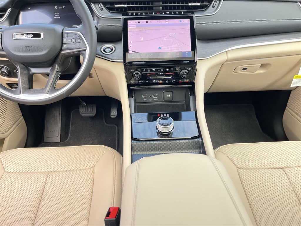 2025 Jeep Grand Cherokee Limited photo 28