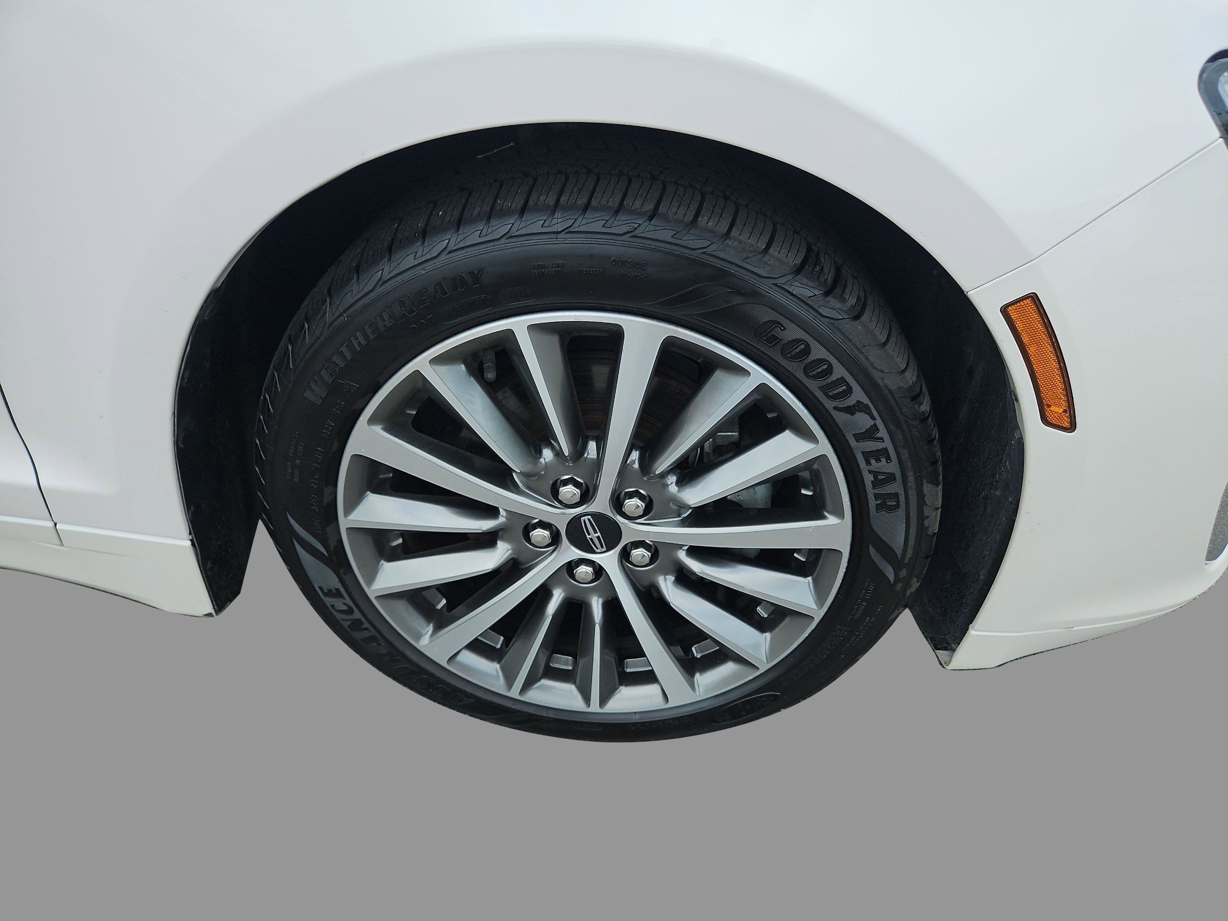 2020 Lincoln MKZ Standard photo 8