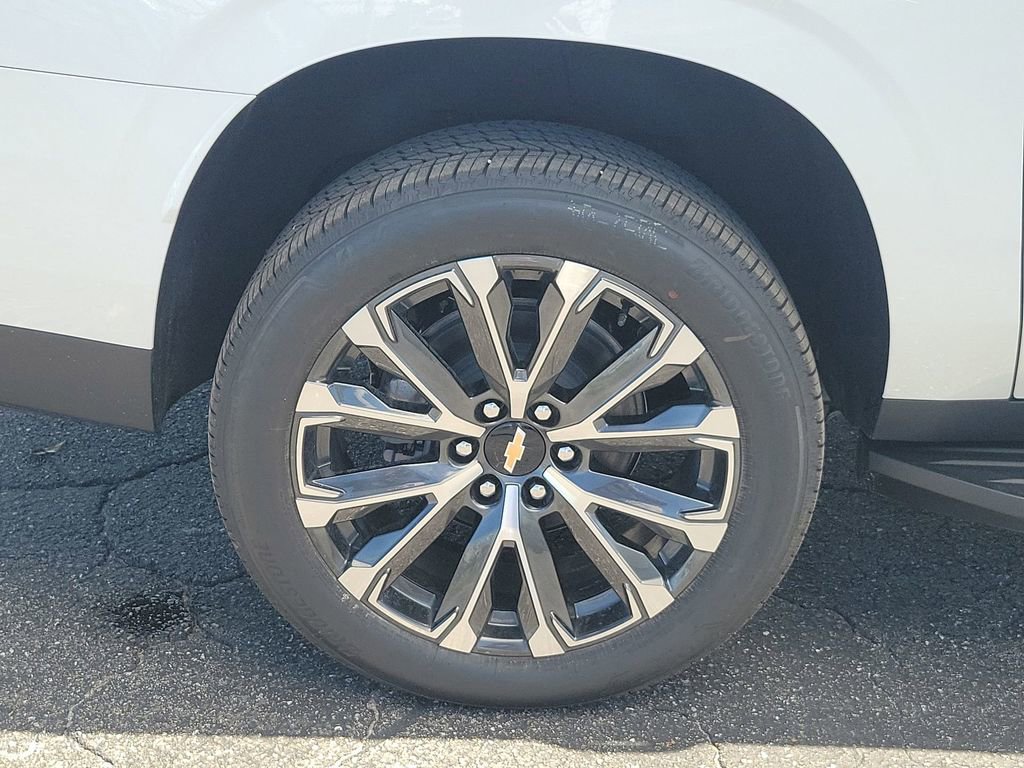 2025 Chevrolet Suburban High Country photo 18