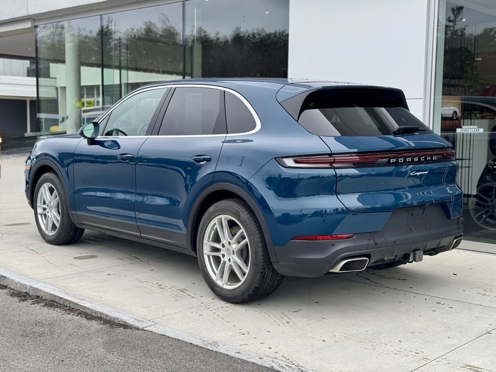 2024 Porsche Cayenne Base photo 3