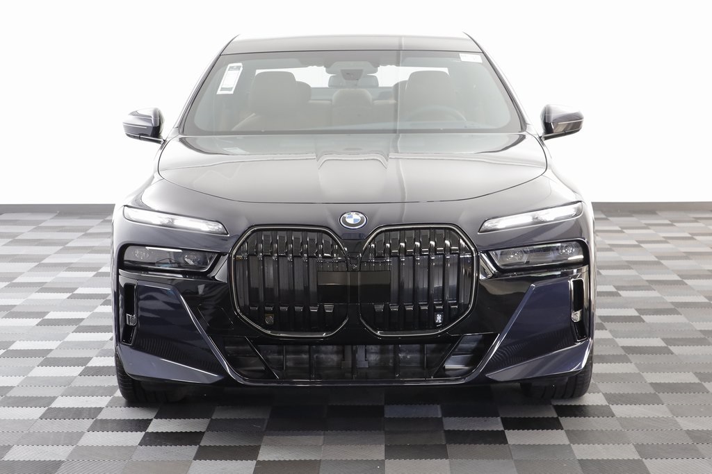 2026 Bmw 750e photo 19