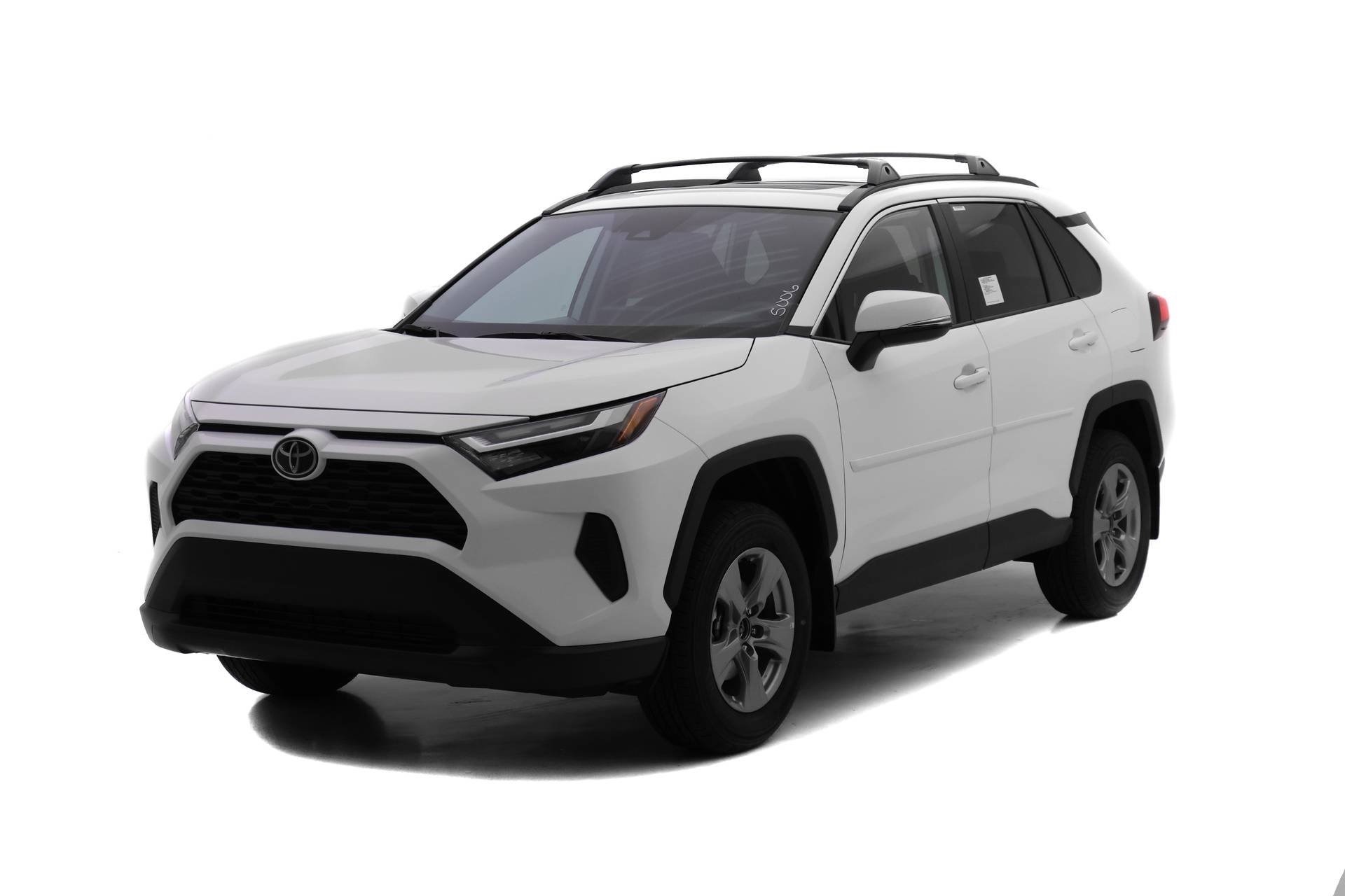 2025 Toyota RAV4 XLE's photo