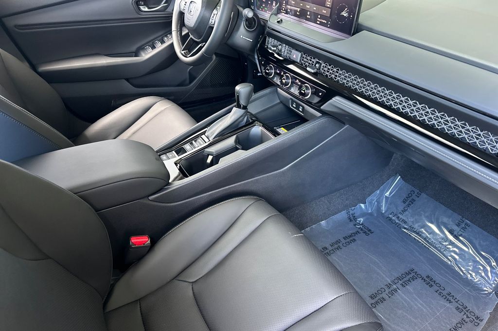 2025 Honda Accord Hybrid EX-L photo 17