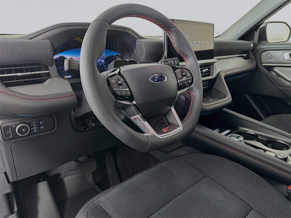 2025 Ford Explorer ST photo 9