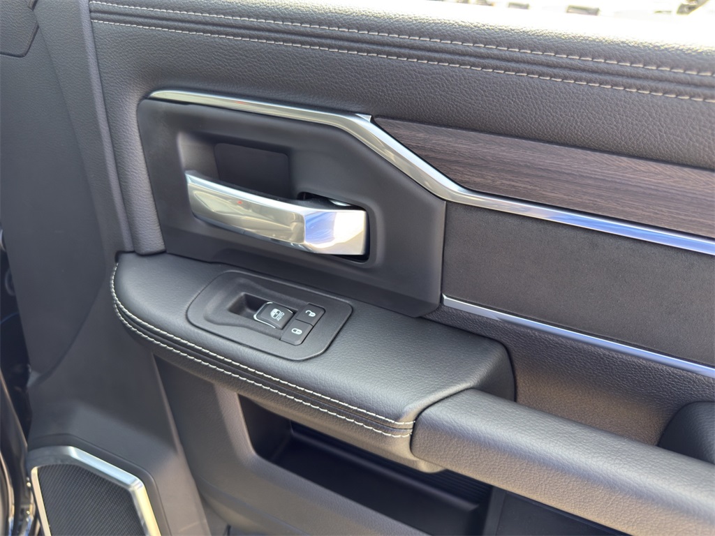 2025 Ram 2500 Laramie photo 17