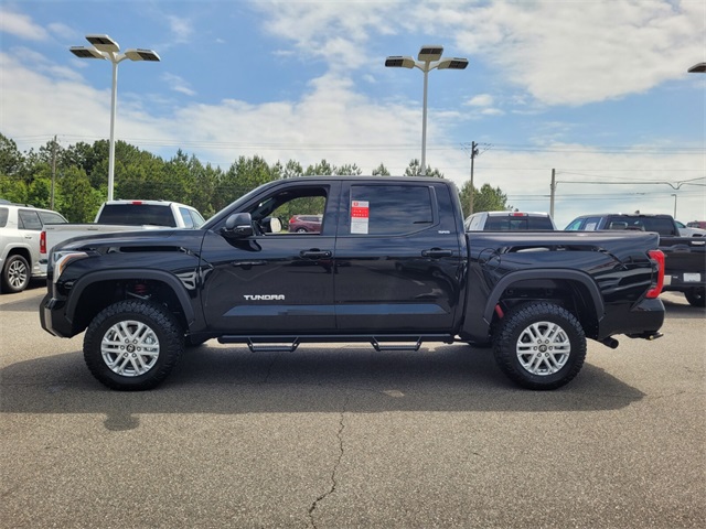2025 Toyota Tundra SR5 CrewMax photo 4