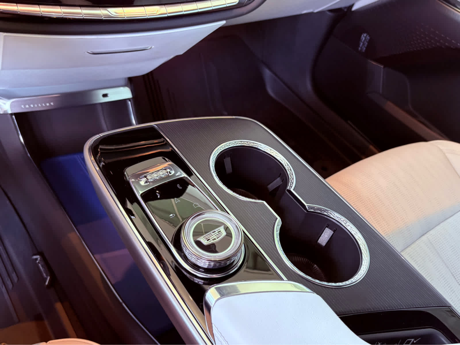 2025 Cadillac Lyriq Sport photo 12