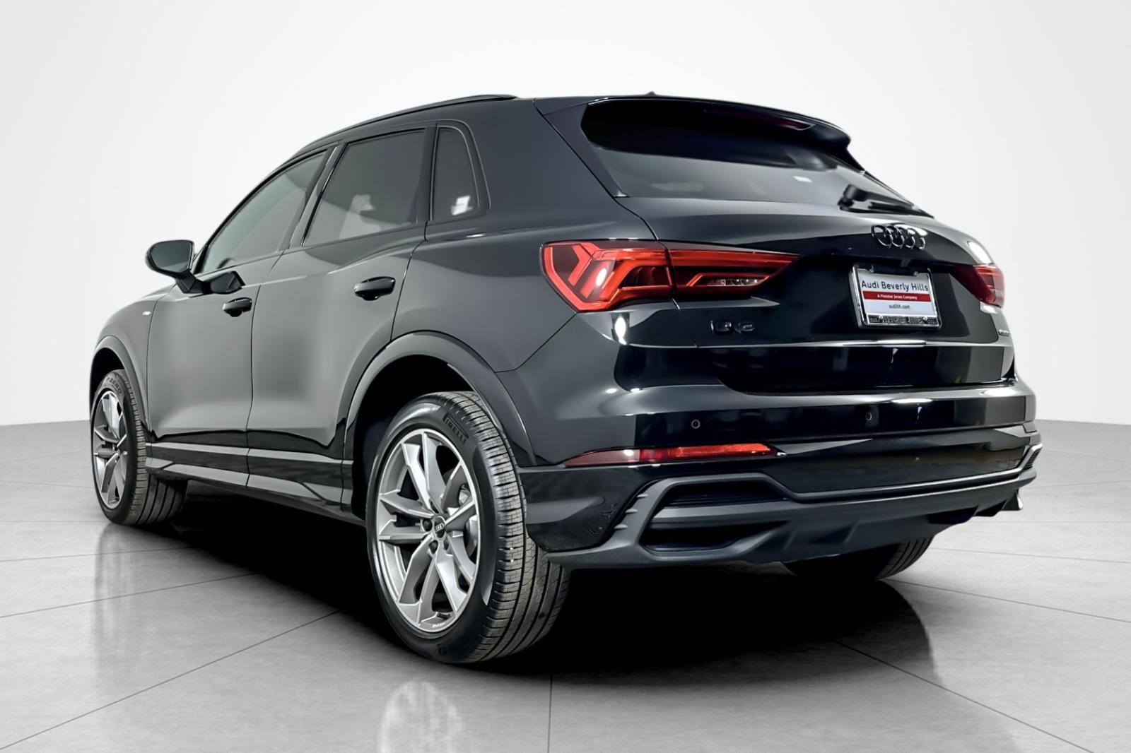 2025 Audi Q3 S line Premium 45 TFSI photo 3