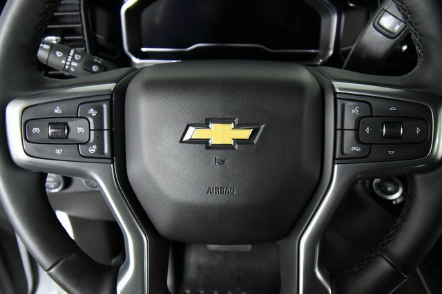 2025 Chevrolet Silverado 2500HD LTZ photo 2