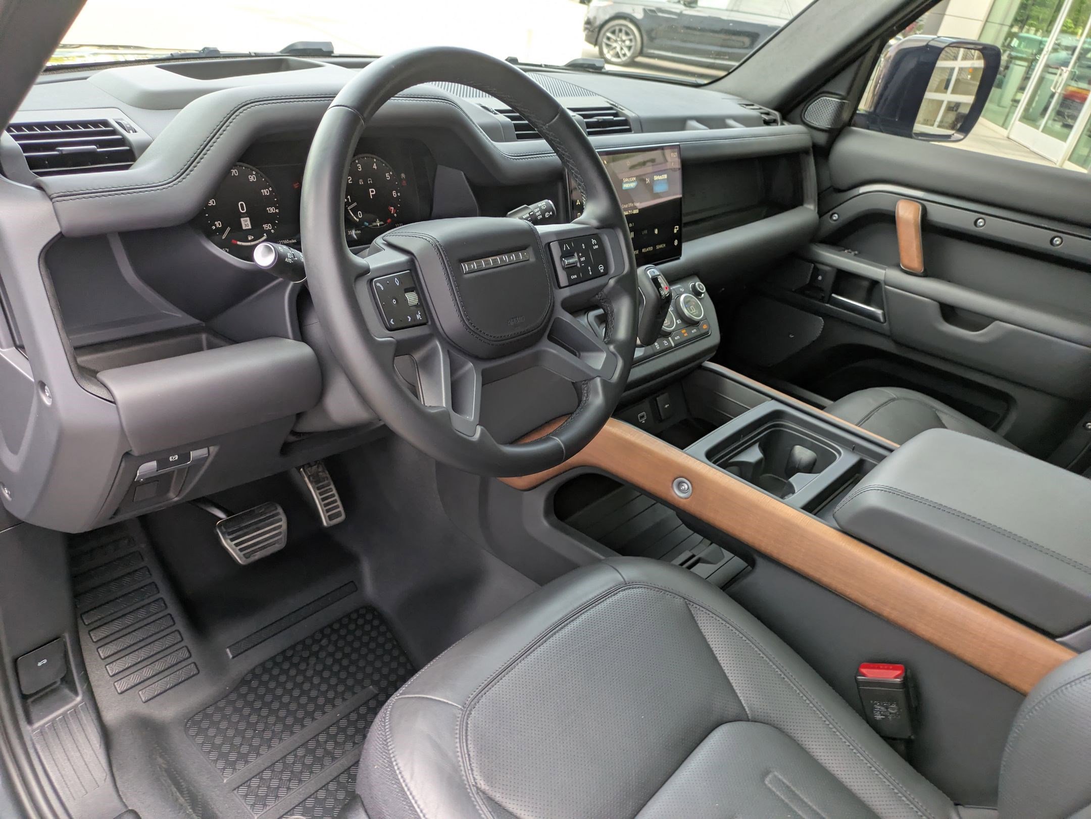 2023 Land Rover Defender 110 photo 12