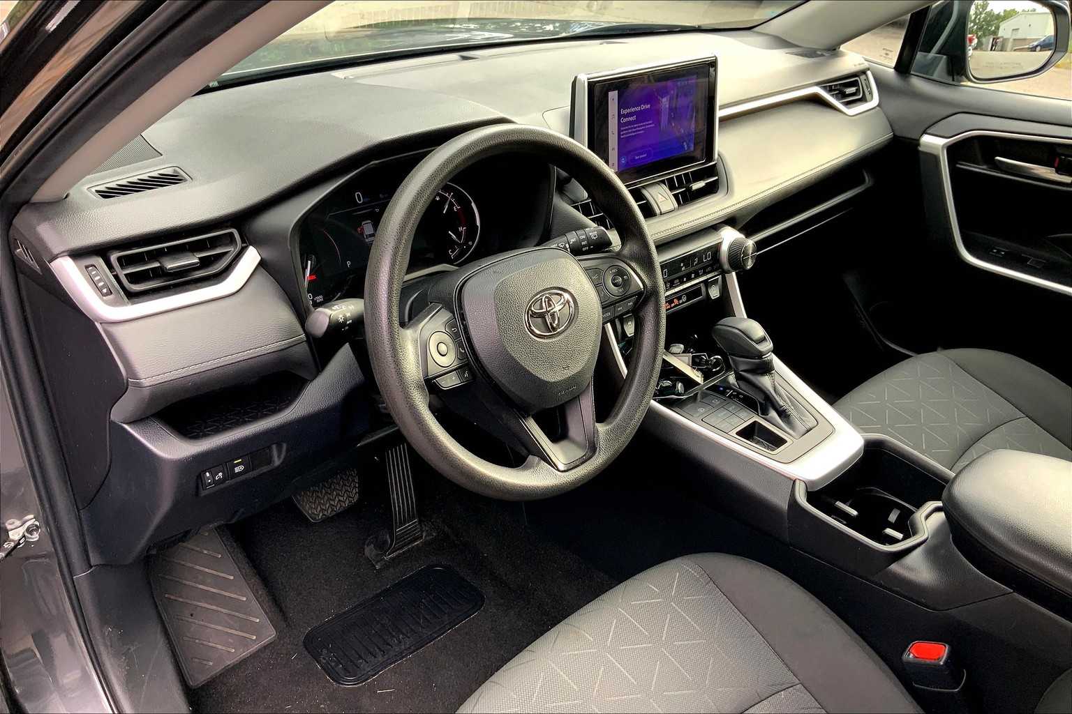 2023 Toyota RAV4 XLE photo 14