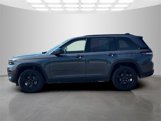 2023 Jeep Grand Cherokee Altitude photo 3
