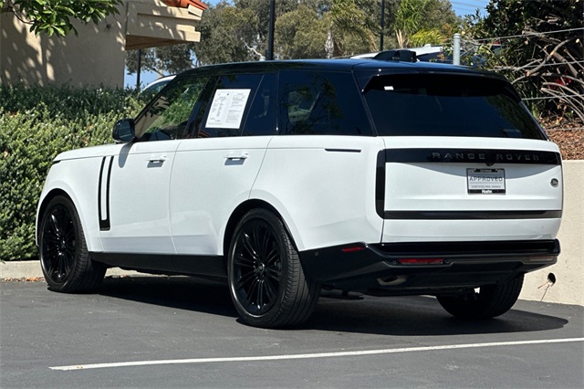 2023 Land Rover Range Rover SE photo 3