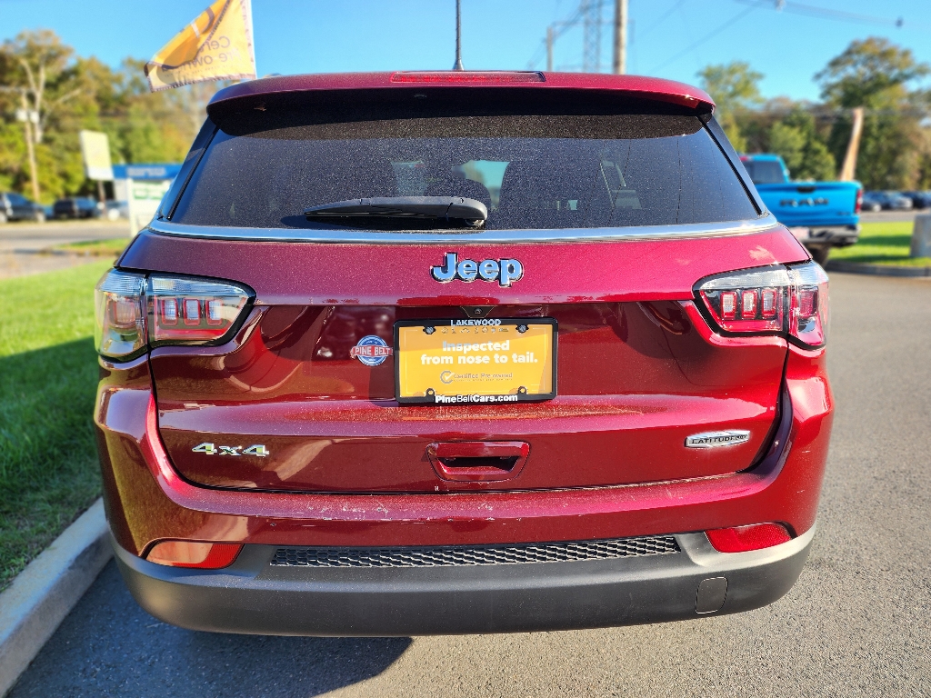 2022 Jeep Compass Latitude Lux photo 11