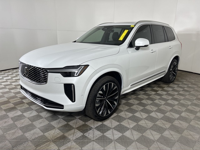 2025 Volvo XC90 AWD Plus photo 4