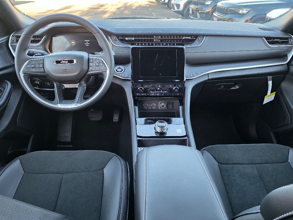 2025 Jeep Grand Cherokee Altitude X photo 2