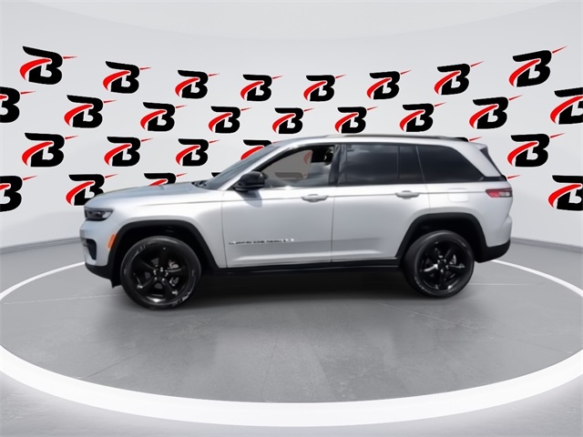 2023 Jeep Grand Cherokee Altitude photo 2