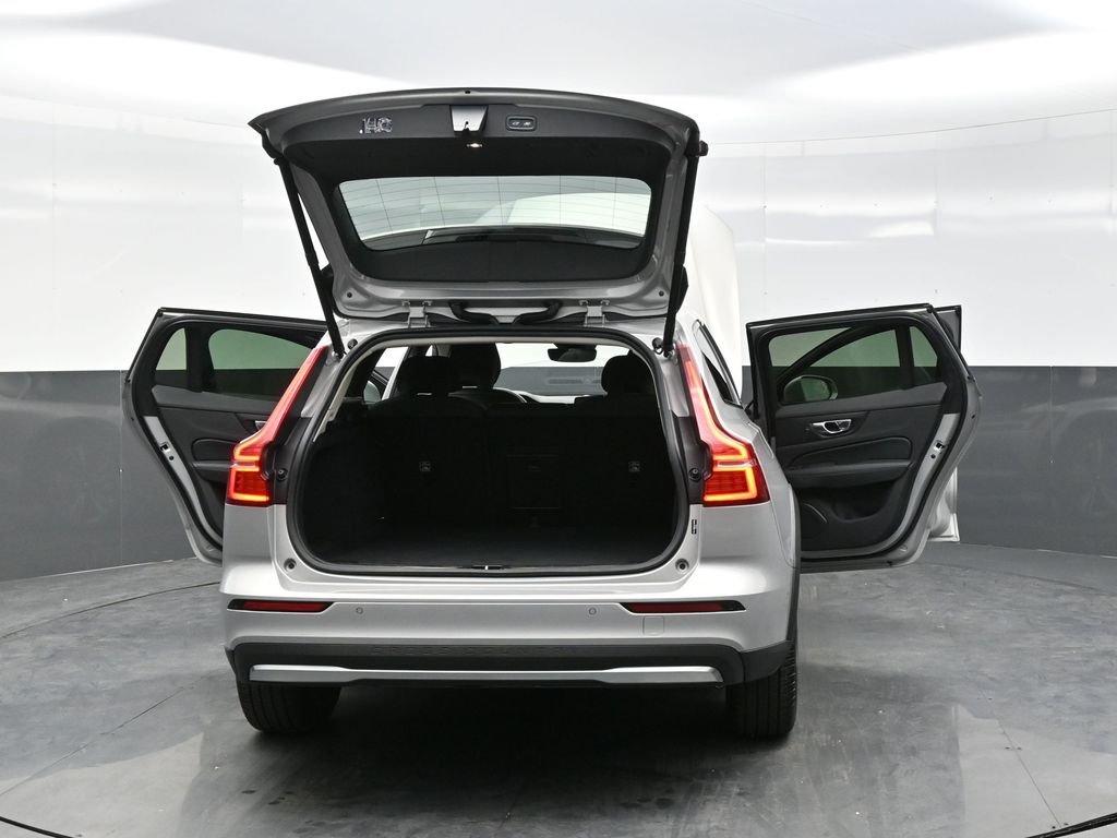 2025 Volvo V60 Cross Country B5 Plus photo 39