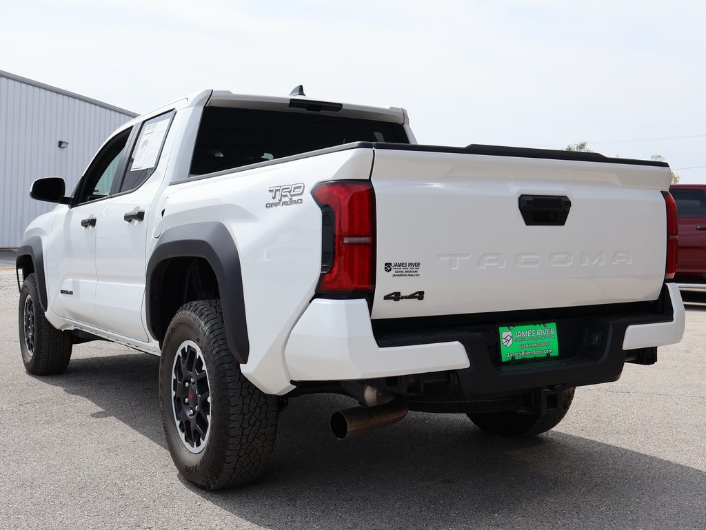 2025 Toyota Tacoma TRD Off-Road photo 3