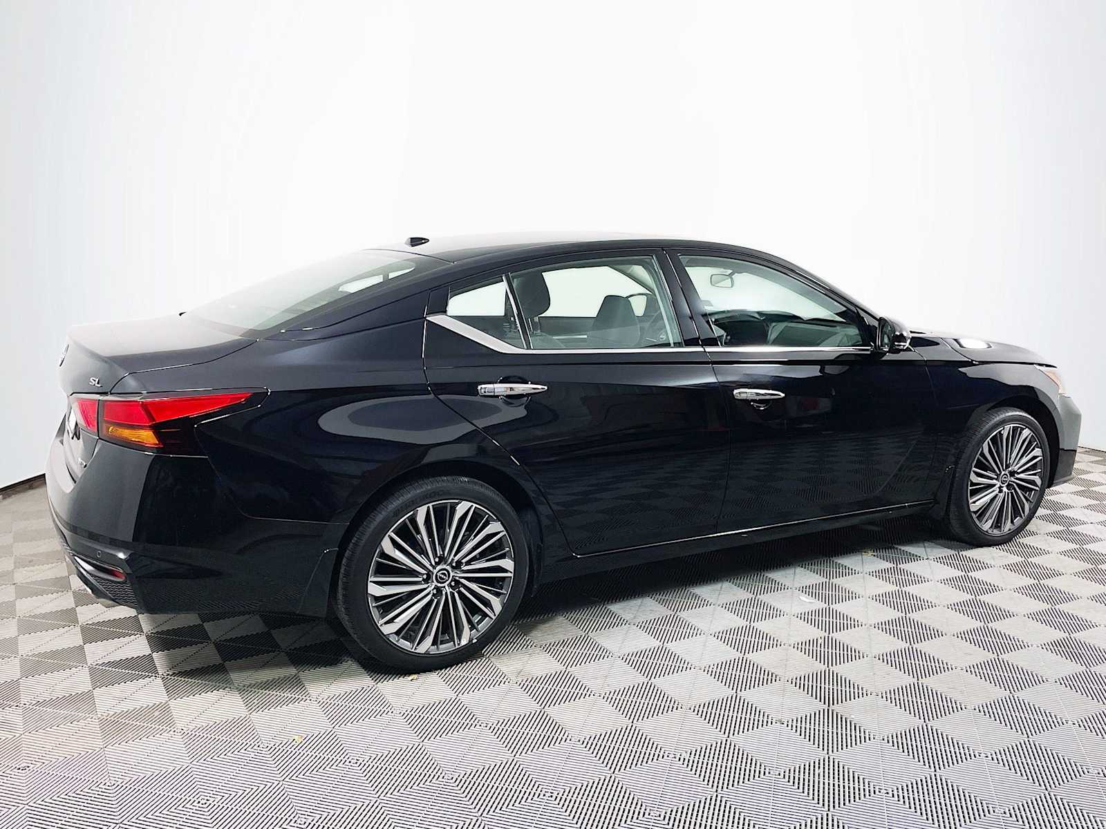 2024 Nissan Altima 2.5 SL photo 2