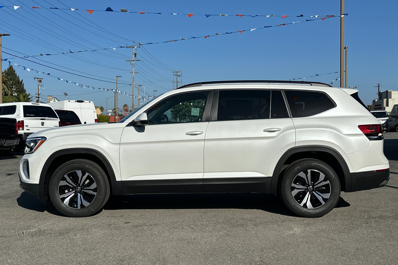 2026 Volkswagen Atlas SE photo 7