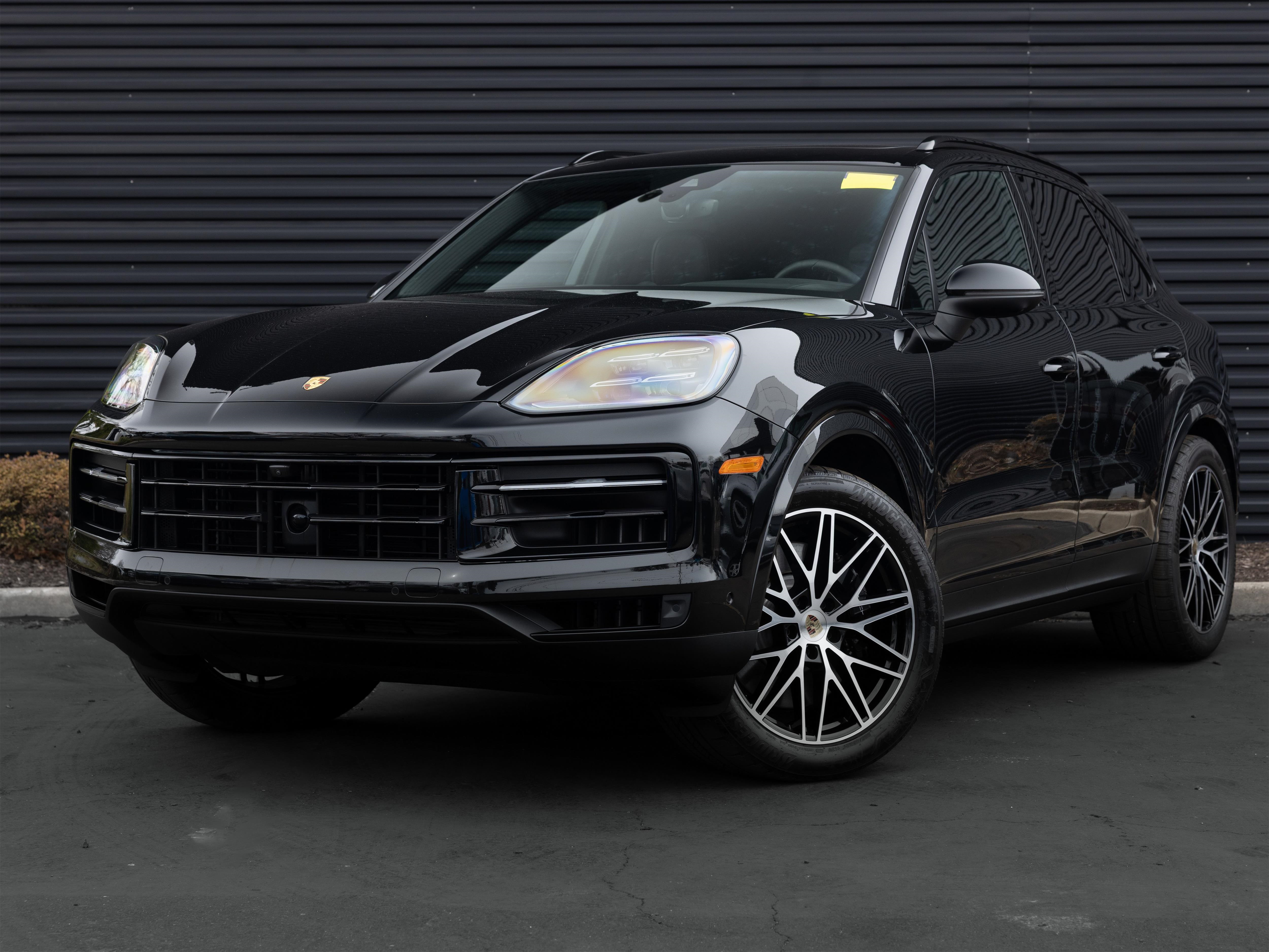 2024 Porsche Cayenne S's photo