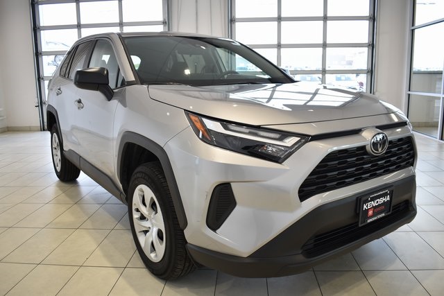 2025 Toyota RAV4 LE's photo