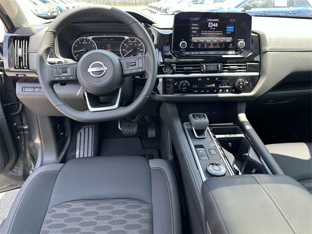 2025 Nissan Pathfinder SV photo 18