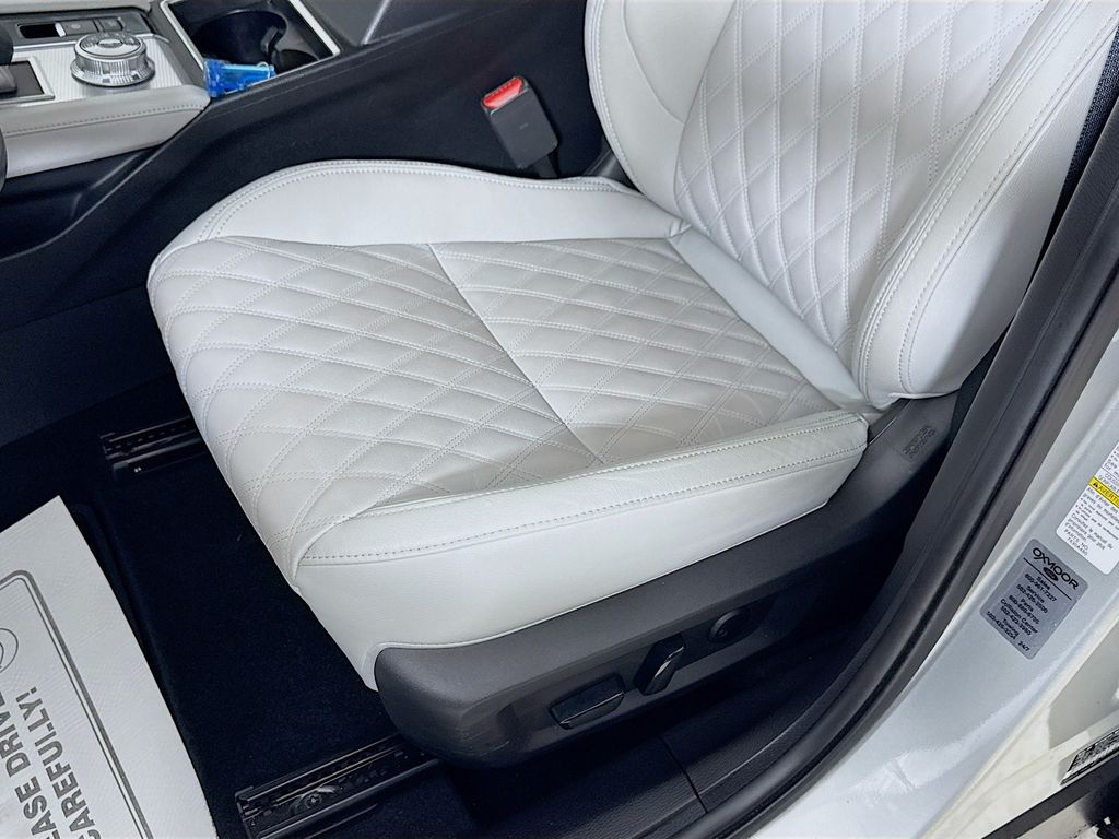 2024 Mitsubishi Outlander SEL photo 18