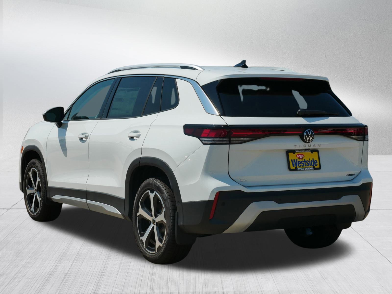 2025 Volkswagen Tiguan SE photo 2