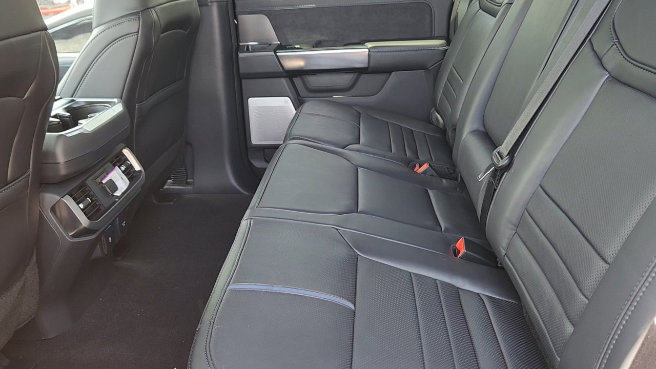 2025 Ford F-150 Platinum photo 17