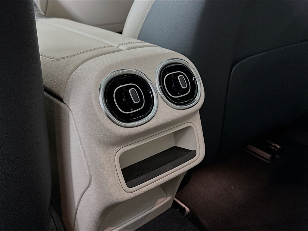 2026 Mercedes Benz GLC 300 4MATIC photo 22