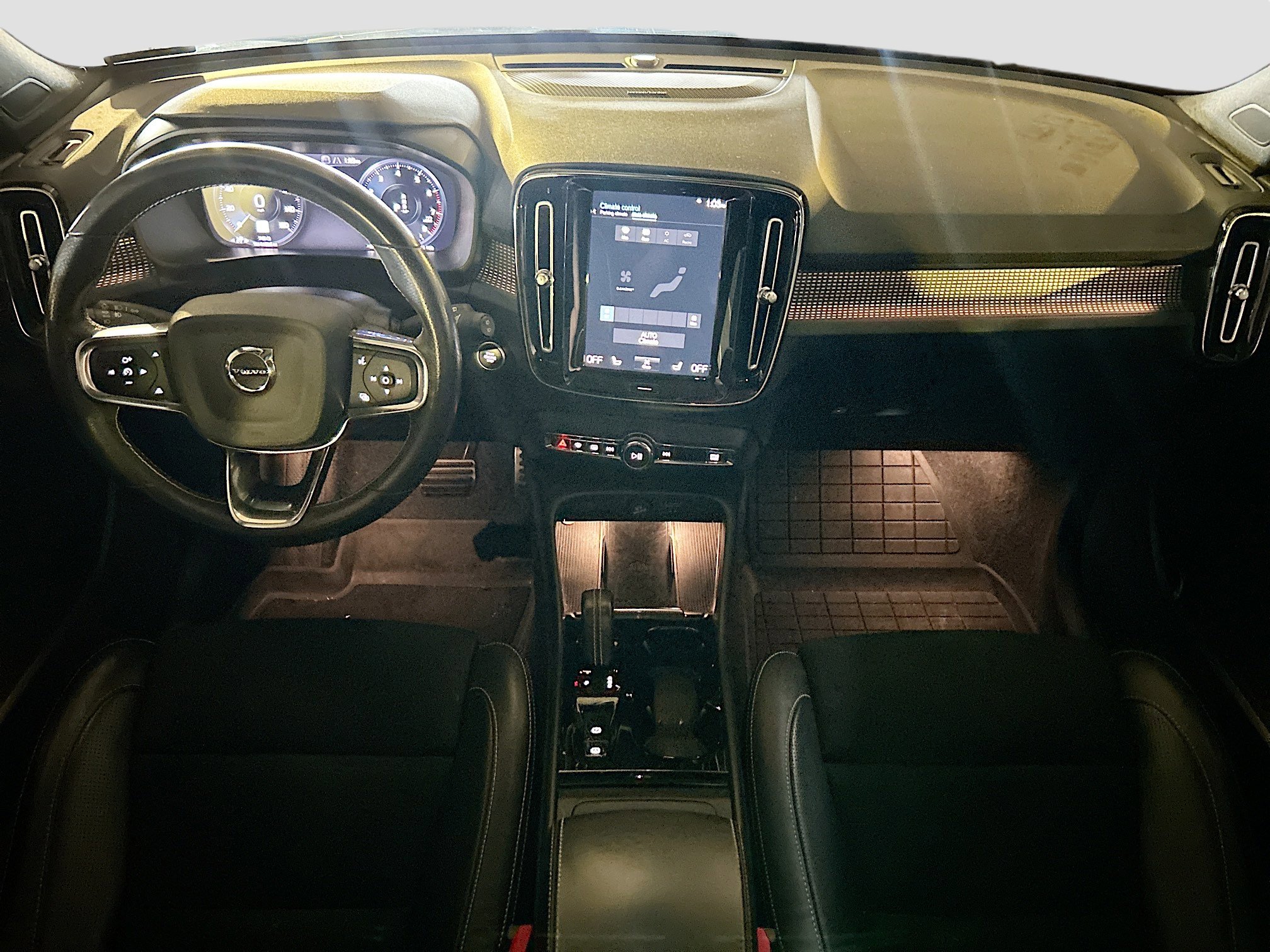 2021 Volvo XC40 R-Design AWD photo 11