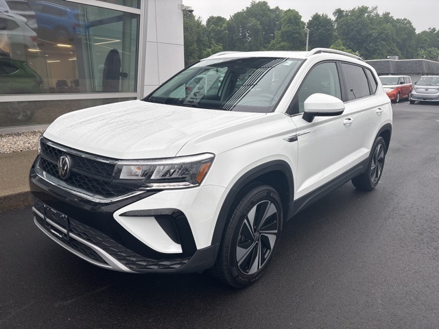 2024 Volkswagen Taos SE photo 2