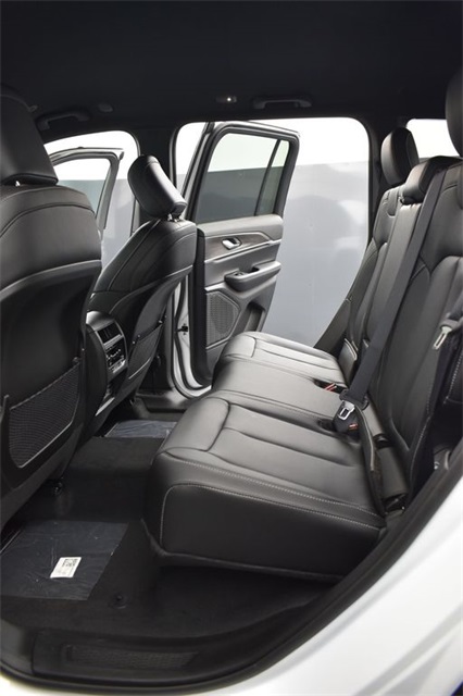 2025 Jeep Grand Cherokee Limited photo 10