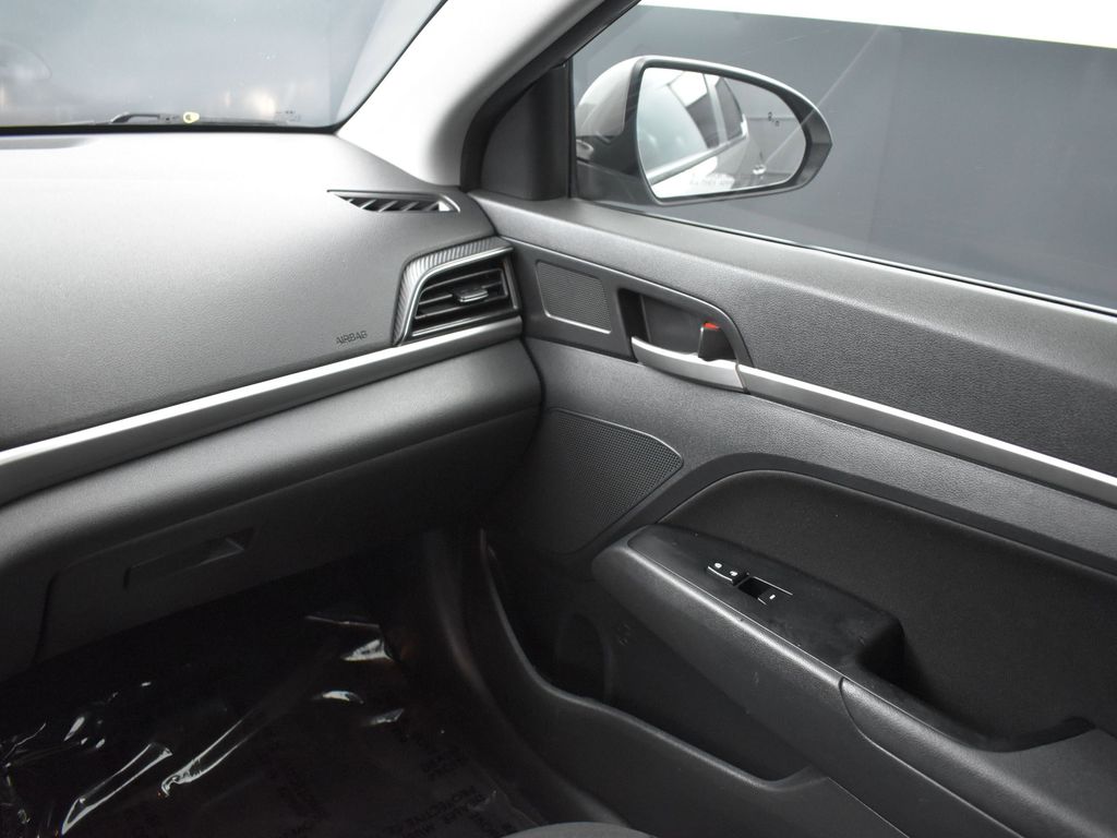 2020 Hyundai Elantra Value Edition photo 13