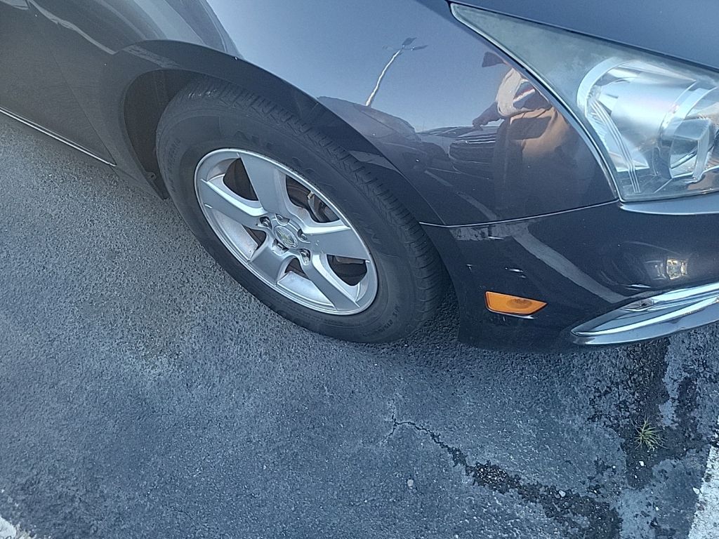 2016 Chevrolet Cruze LT photo 2